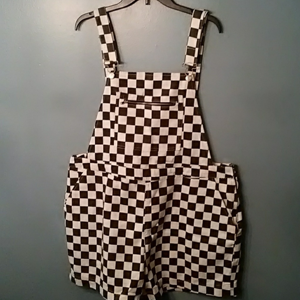 Black/white checkered shortalls